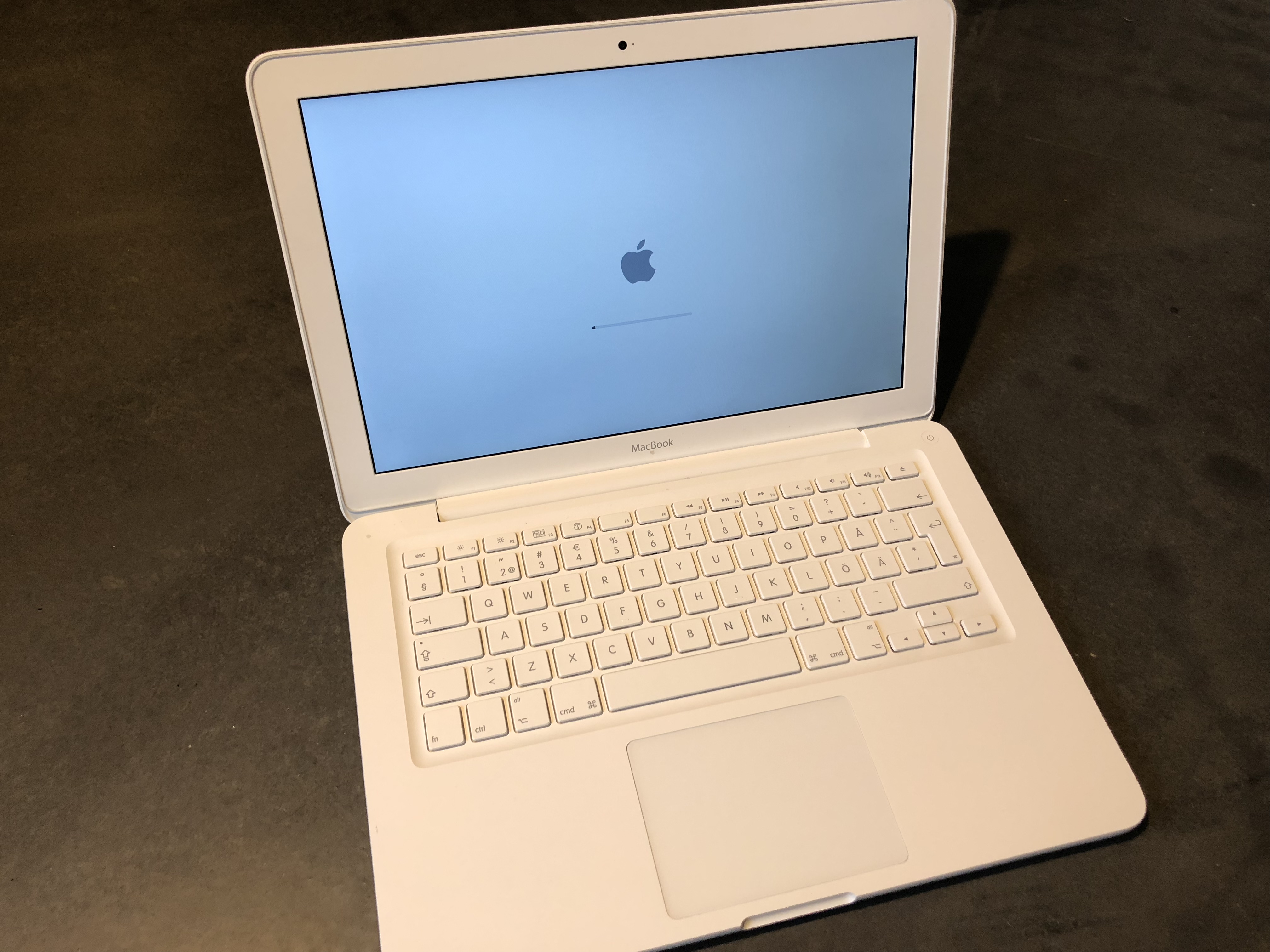 apple macbook core 2 duo 2.4 13 apple macbook core 2 duo 2.4 13